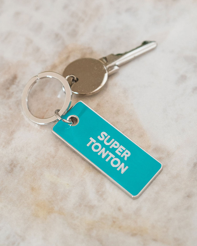 Porte-clé Super Tonton avec un design humoristique