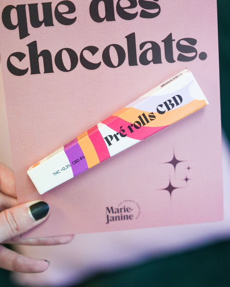 Pré-roll CBD sur fond clair, mettant en avant sa texture naturelle.