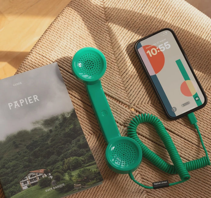 Vidéo de présentation du téléphone rétor branché sur son iPhone
