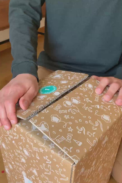 Ouverture de la Bam Box confettis qui cache des cadeaux surprises