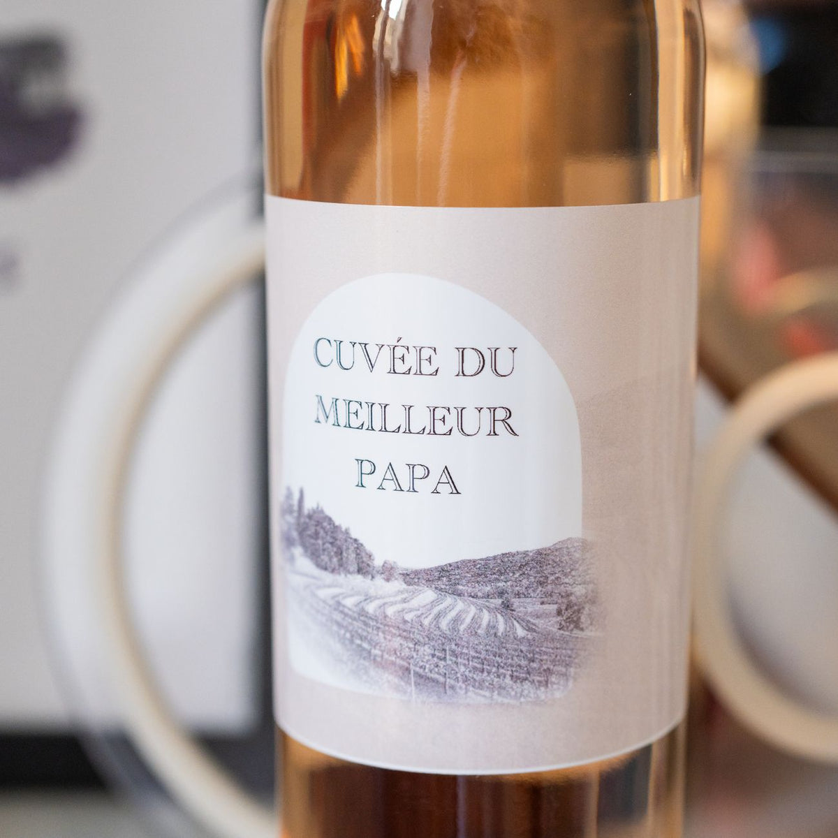 Bouteille de vin rosé avec étiquette 'Cuvée du Meilleur Papa'
