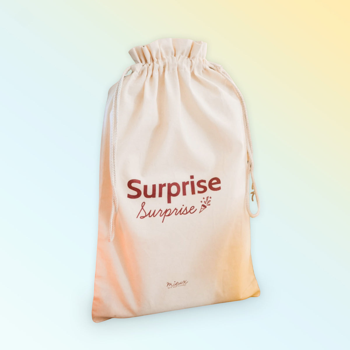 Sac cadeau en tissu avec motif coloré et cordon de serrage