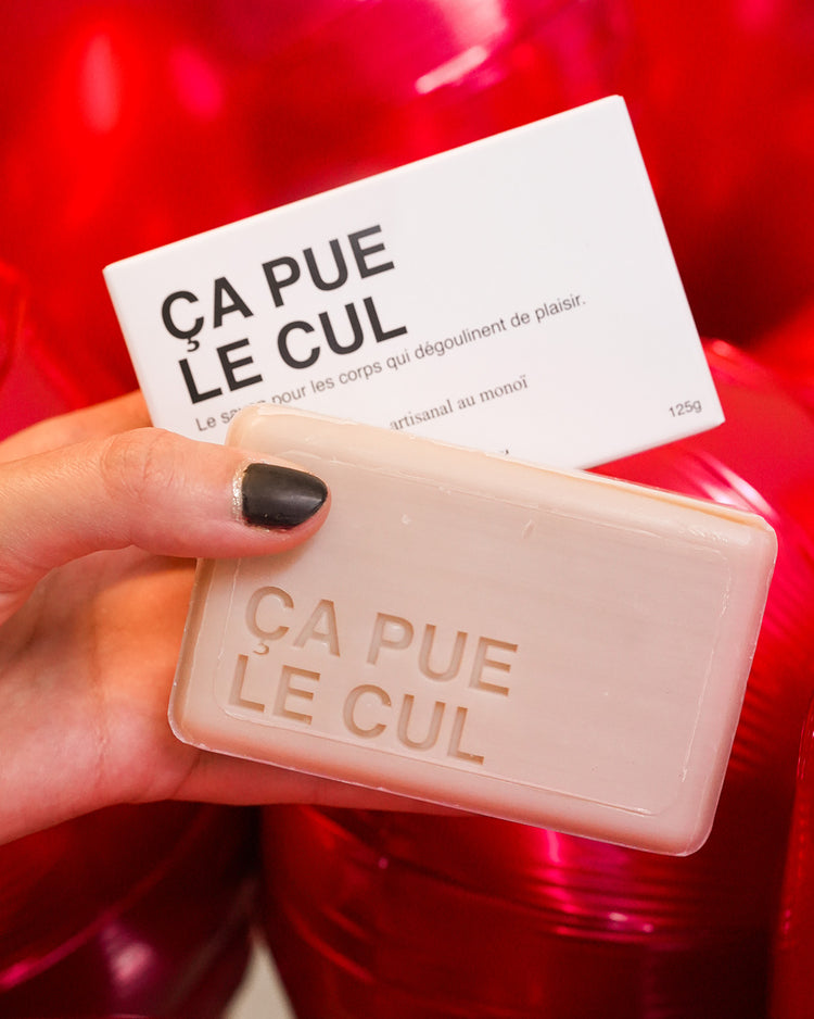 Savon humoristique avec message amusant sur fond clair