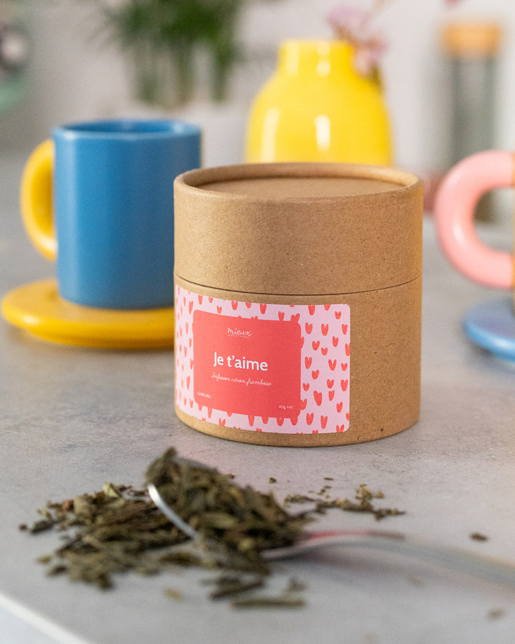 Boîte de thé avec message romantique sur le couvercle