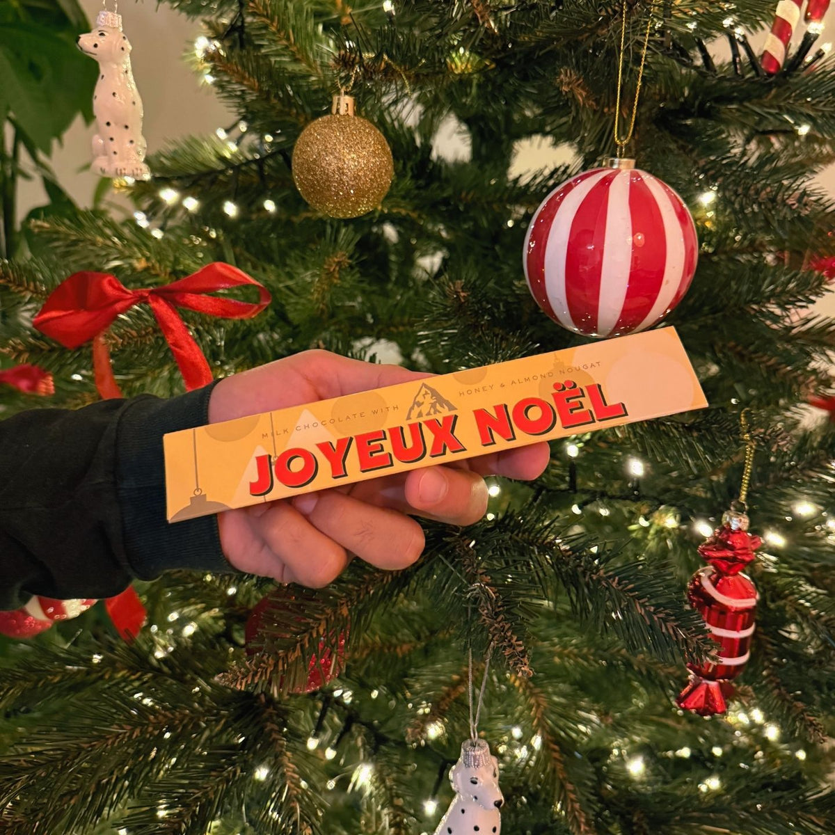 Toblerone Joyeux Noël avec emballage festif et motifs de Noël
