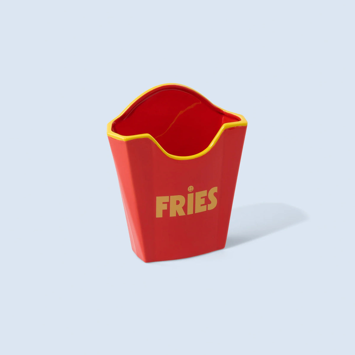 Vase en forme de frites avec texture réaliste et détails colorés
