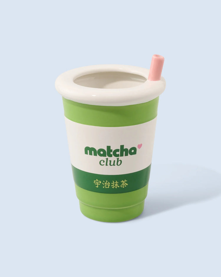 Vase Matcha aux teintes douces sur fond clair, design fluide