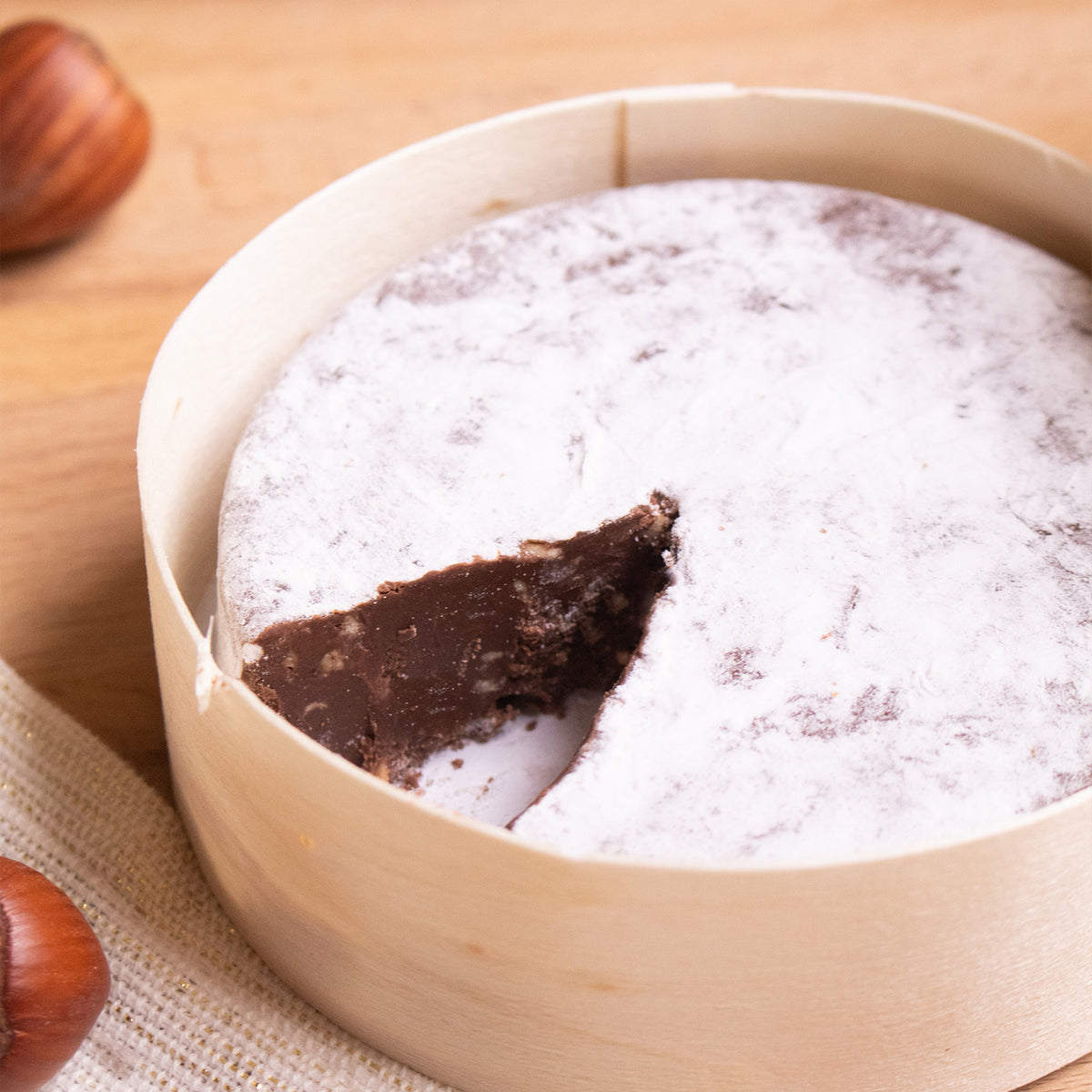 Camembert en chocolat au lait praliné, trompe l'œil.