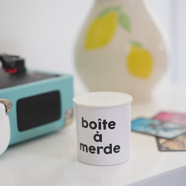 Une boite à merde - Mieux Que Des Fleurs