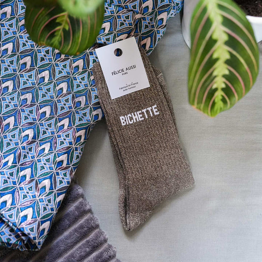 Chaussettes à paillettes avec inscription Bichette en gros plan.