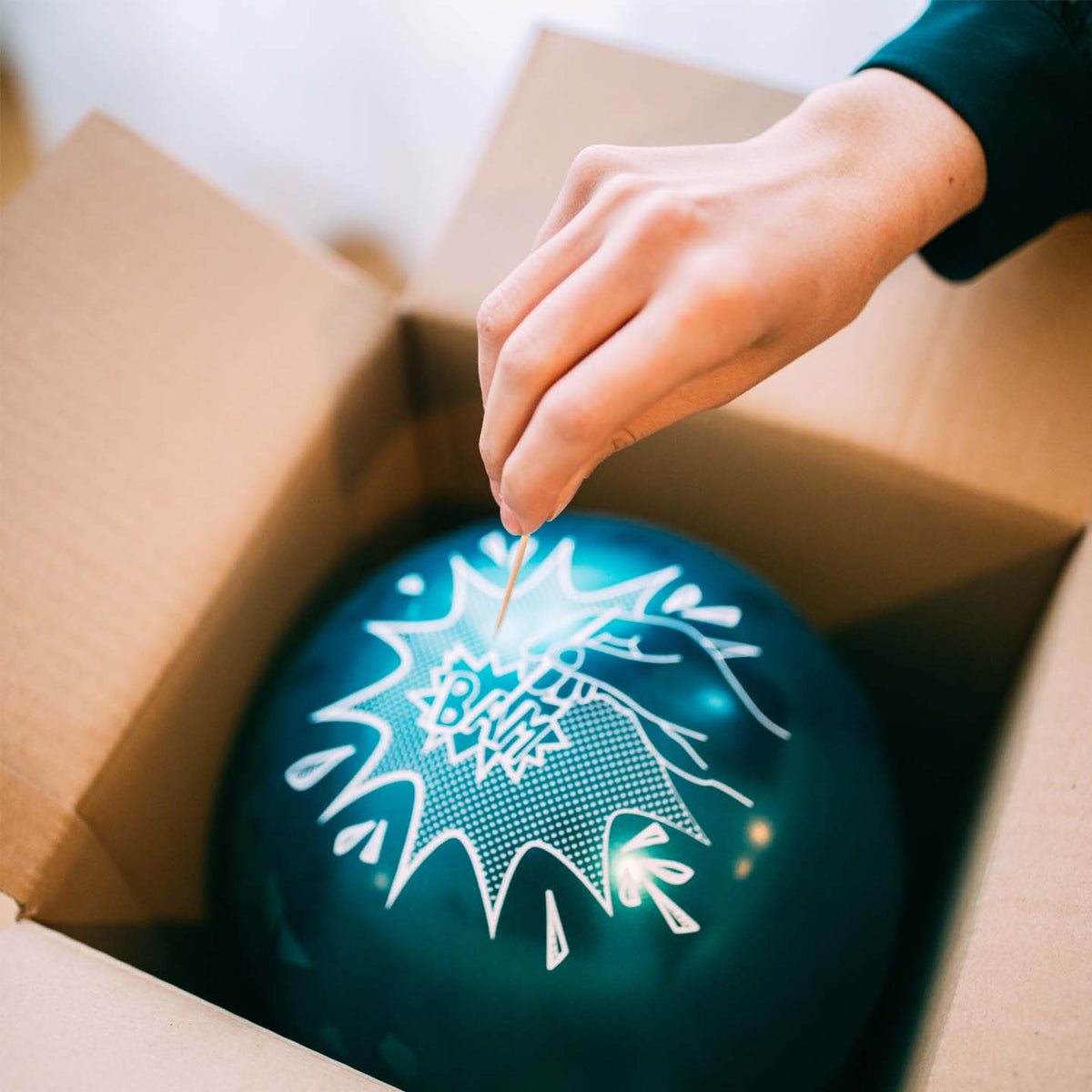 BAM Box confettis colorés sur fond blanc