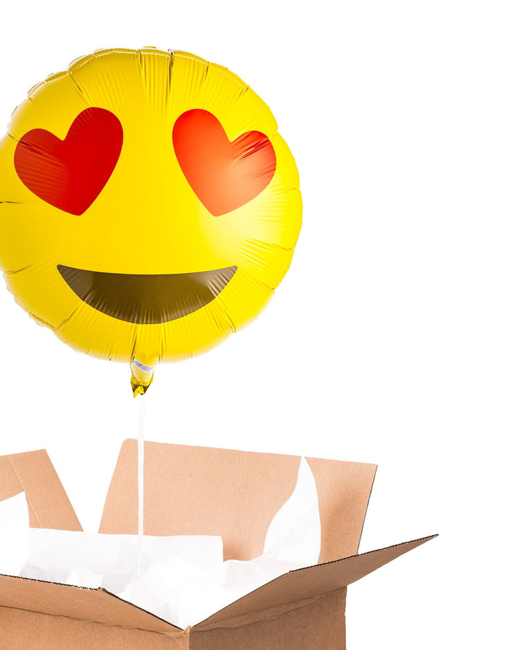 Ballon Emoji Coeurs avec motif de coeurs rouges sur fond blanc.