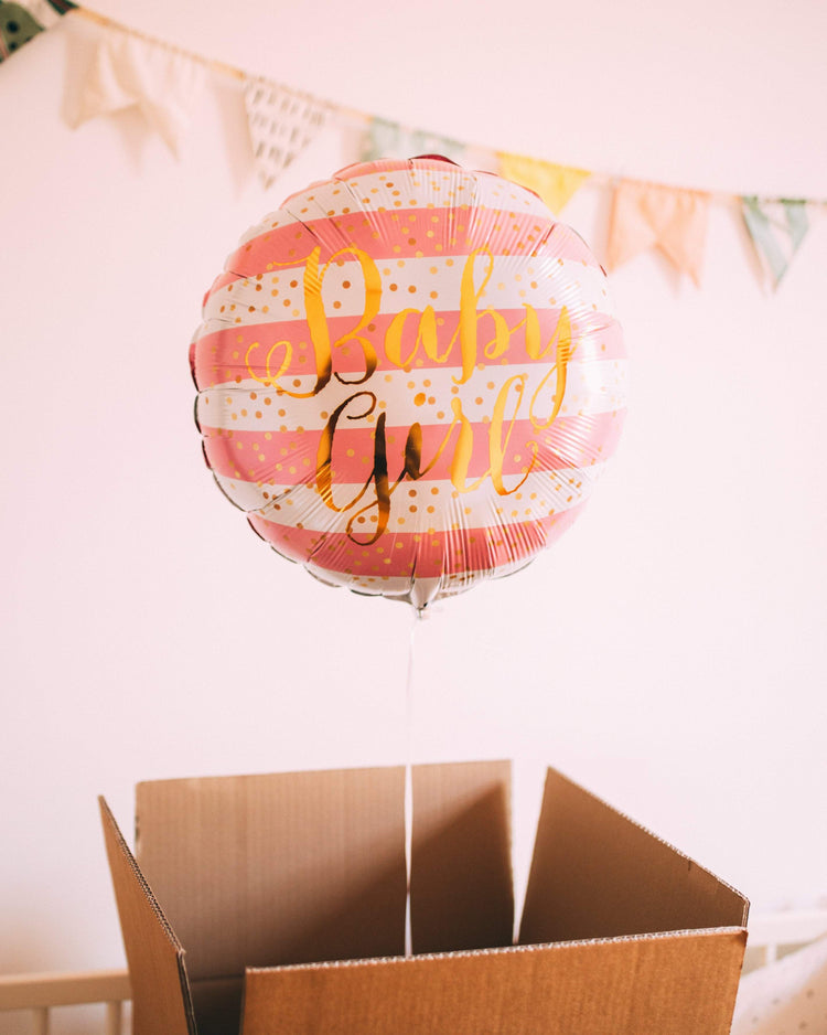 Ballon Baby Girl rose avec inscription, idéal pour une fête de naissance ou baby shower.