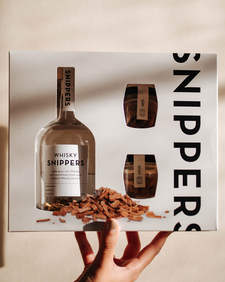 Kit pour fabriquer son whisky, gin & rhum avec bouteille en verre et copeaux de bois. Idéal pour les apprentis distillateurs.